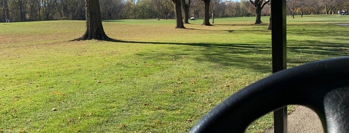 Billy Caldwell Golf Course is one of Christopher'in Beğendiği Mekanlar.