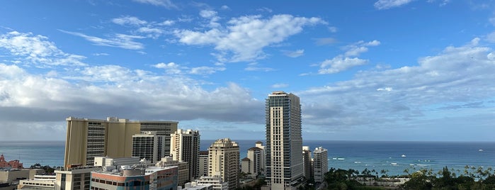 Dean & DeLuca is one of Honolulu.