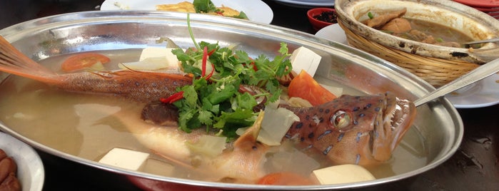 Teck Teochew Porridge is one of Singapore Food.