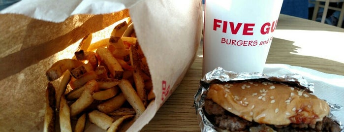 Five Guys is one of José Javierさんのお気に入りスポット.