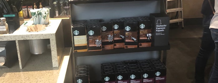 Starbucks is one of Tempat yang Disukai Master.