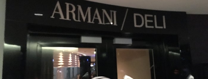 Emporio Armani Caffè is one of Lugares favoritos de Master.