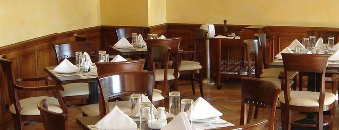 Mezzaluna is one of Ρομαντικά Εστιατόρια στην Αθήνα.