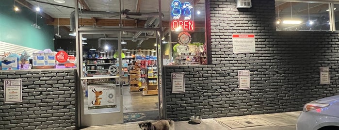Tailwaggers is one of The 15 Best Pet Supplies Stores in Los Angeles.