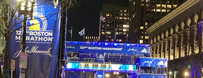Boston Marathon Finish Line is one of Locais curtidos por Mike.