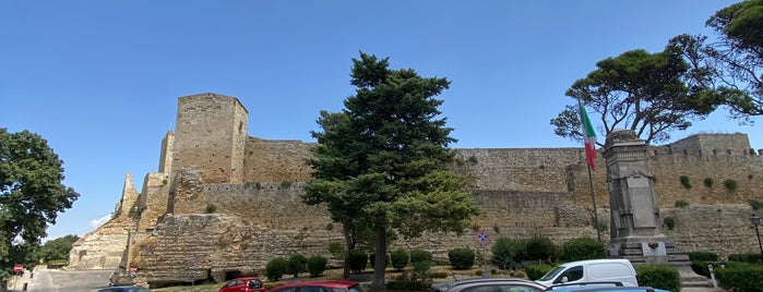Castello Di Lombardia is one of Lieux qui ont plu à Costas.