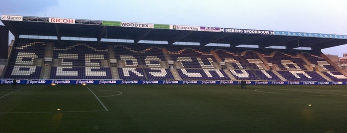 Olympisch Stadion is one of Locais curtidos por Wendy.