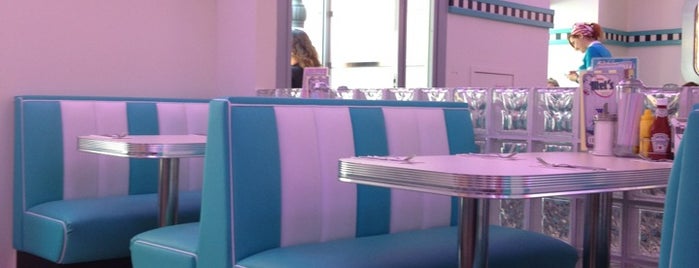 Tommy Mel's is one of Lugares favoritos de m.