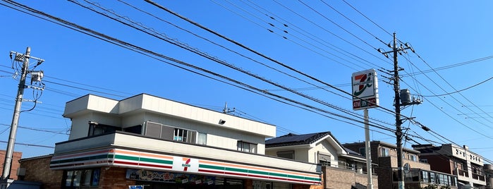 7-Eleven is one of コンビニ.