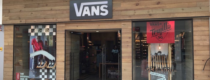 Vans is one of Lugares favoritos de Edith.