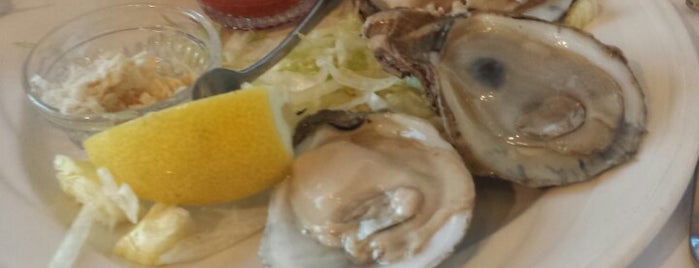 Hawgs Seafood Bar is one of Locais salvos de Leigh.