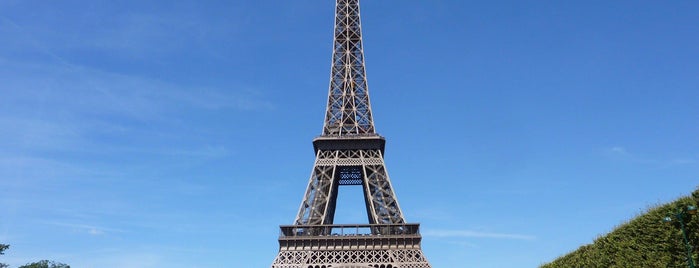 Eyfel Kulesi is one of Paris.