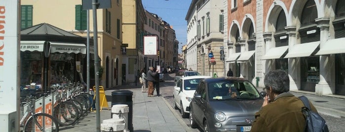 Corso Magenta is one of Fatto.