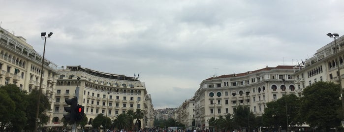 Aristotelous Square is one of Lugares favoritos de Yusuf.