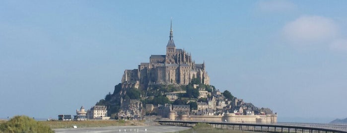 Le Mont-Saint-Michel is one of Paris.