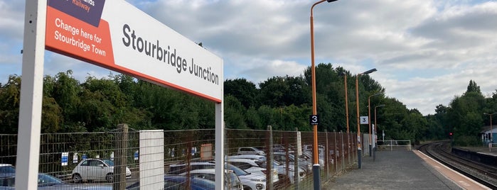 Stourbridge Junction Railway Station (SBJ) is one of Trens e Metrôs!.