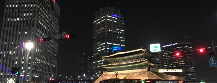 숭례문 is one of Seoul.