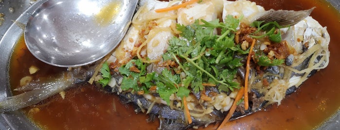 Yen Seafood (燕海鲜餐厅) is one of Food.