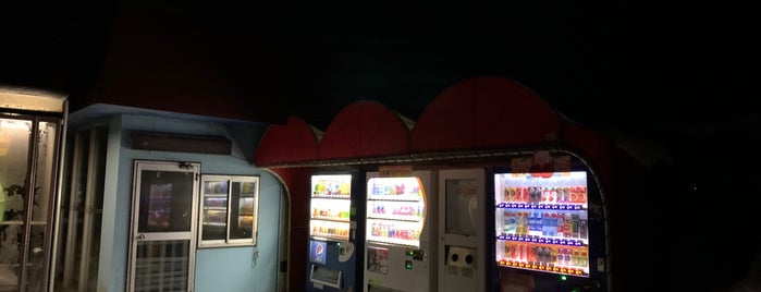 ドライブインアメヤ 自販機コーナー is one of レア自動販売機.