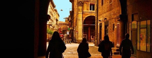 Piazza Re Enzo is one of Bologna and closer best places 3rd.