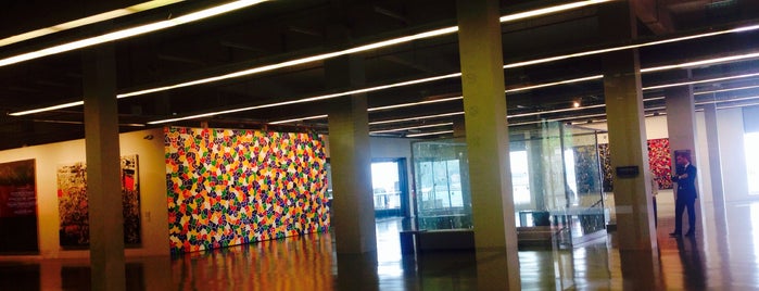 İstanbul Modern is one of Tempat yang Disukai Emine.