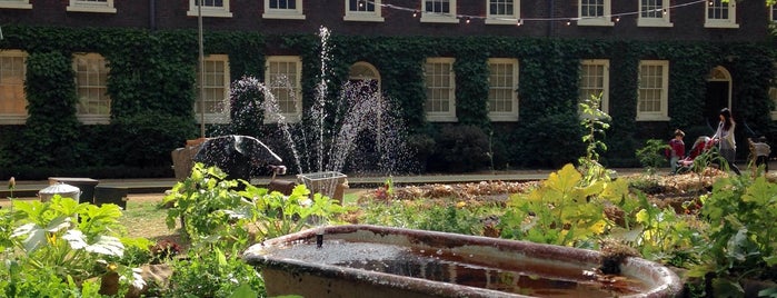 Geffrye Museum Gardens is one of Green Space, Parks, Squares, Rivers & Lakes (3).