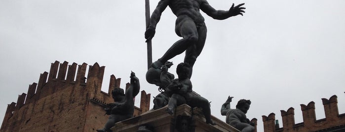 Piazza Maggiore is one of Emine'nin Beğendiği Mekanlar.