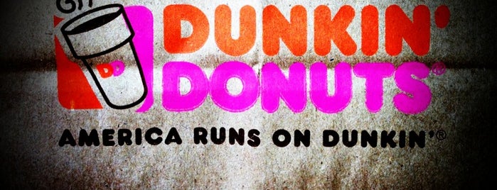 Dunkin' is one of Locais curtidos por Alison.