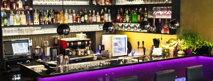Funky Bee cocktail bar & lounge is one of Gespeicherte Orte von Gabriela Faith.