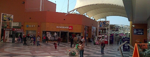 Real Plaza is one of Orte, die Emilio gefallen.