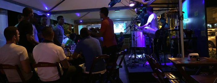 Black Point Lounge Bar is one of Para conhecer djá!.