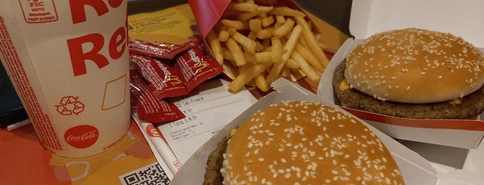 McDonald's is one of Orte, die Raphaël gefallen.