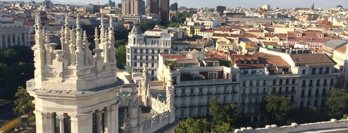 Palacio de Cibeles is one of Madri, Espanha.