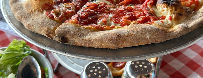 Grimaldi's Pizzeria is one of Restaurants to Try (Ft Myers).