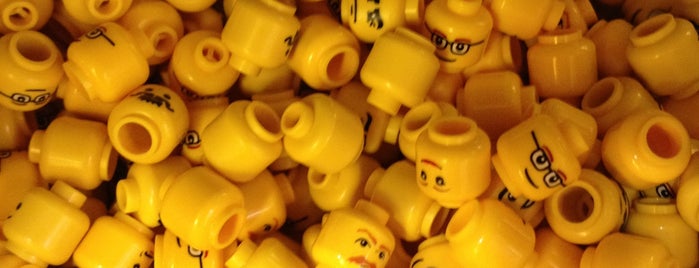 The LEGO Store is one of Tempat yang Disimpan Eva.