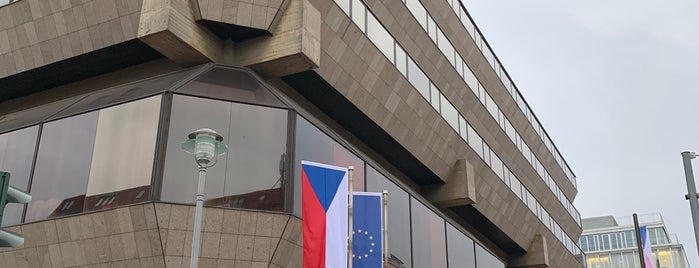Botschaft der Tschechischen Republik is one of สถานที่ที่ Filip ถูกใจ.