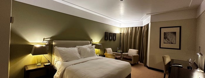 Crowne Plaza Porto is one of Posti che sono piaciuti a nichole.