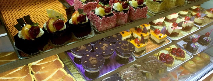 Jashnvareh Pastry Shop | شيرينى جشنواره is one of Sarahさんのお気に入りスポット.