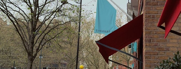 Sloane Square is one of Summer in London/été à Londres.