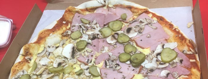 Extra Pizza is one of Lugares favoritos de Deniss.