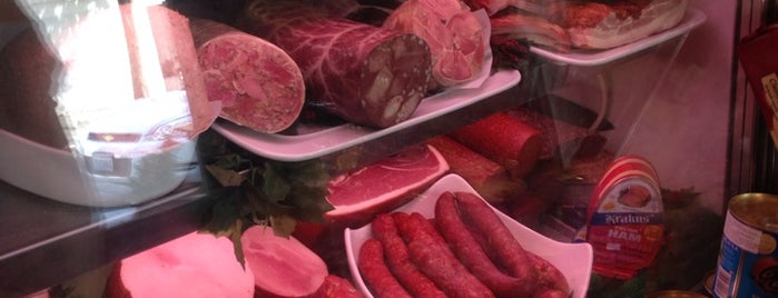 George's Sausage & Delicatessen is one of Locais salvos de Sam.