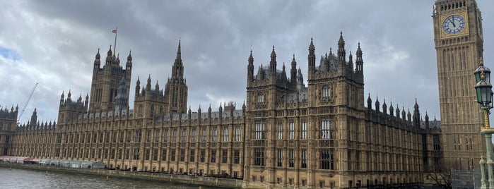 Palace of Westminster is one of Londýn.