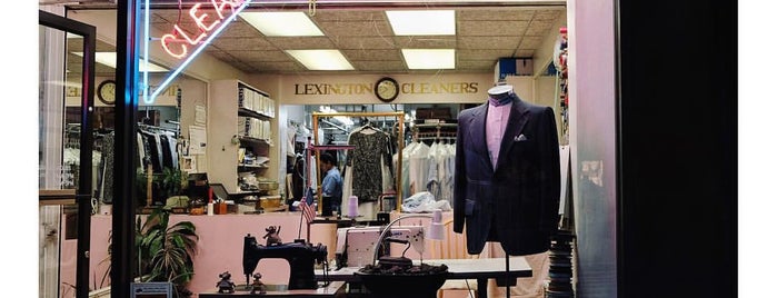 Lexington Avenue Grocery & Convenience is one of Lieux qui ont plu à Corinne.