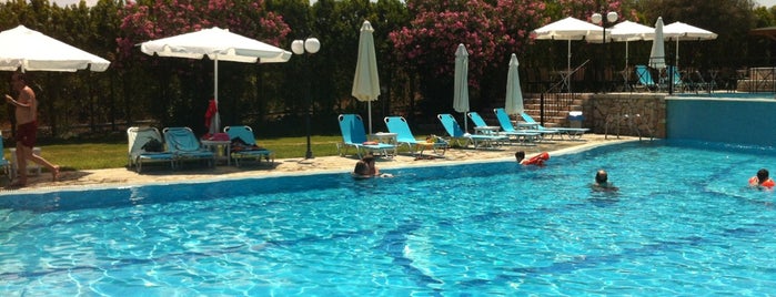 Almira Mare Swimming Pool is one of GEORGE aka Your Guide Master'in Beğendiği Mekanlar.