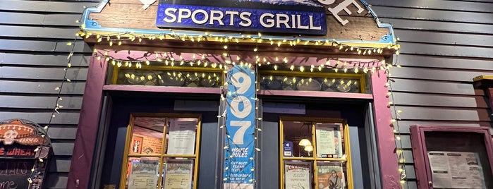 Townhouse Sports Grill is one of Pick up the CS Independent.