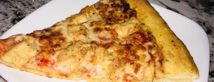 Pizza Hut is one of Locais curtidos por N.