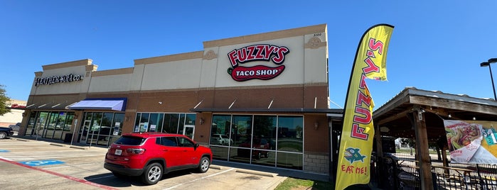 Fuzzy's Taco Shop is one of Lugares favoritos de Jun.