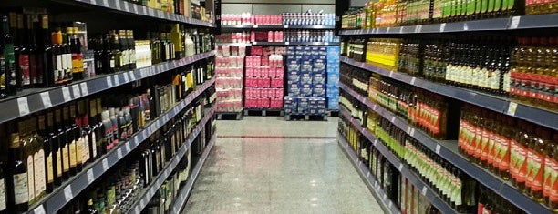 Supermercado El Corte Inglés is one of สถานที่ที่ Christian ถูกใจ.