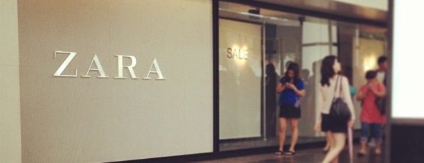 Zara is one of สถานที่ที่ Mae ถูกใจ.