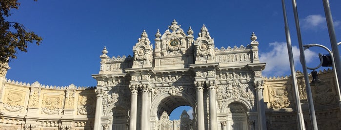 Dolmabahce Hazinekapı is one of Lieux qui ont plu à Darliana.